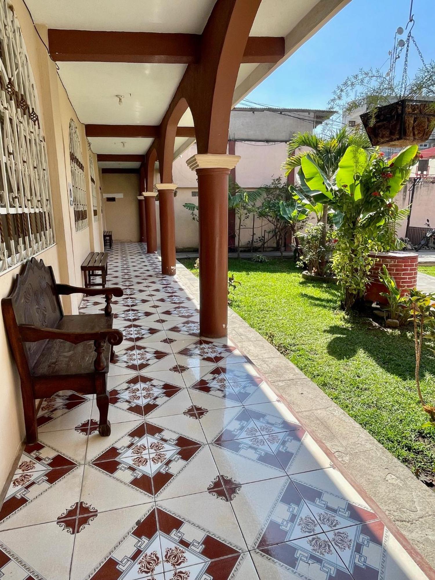 Hotel Posada Gutierrez Panajachel Exterior foto