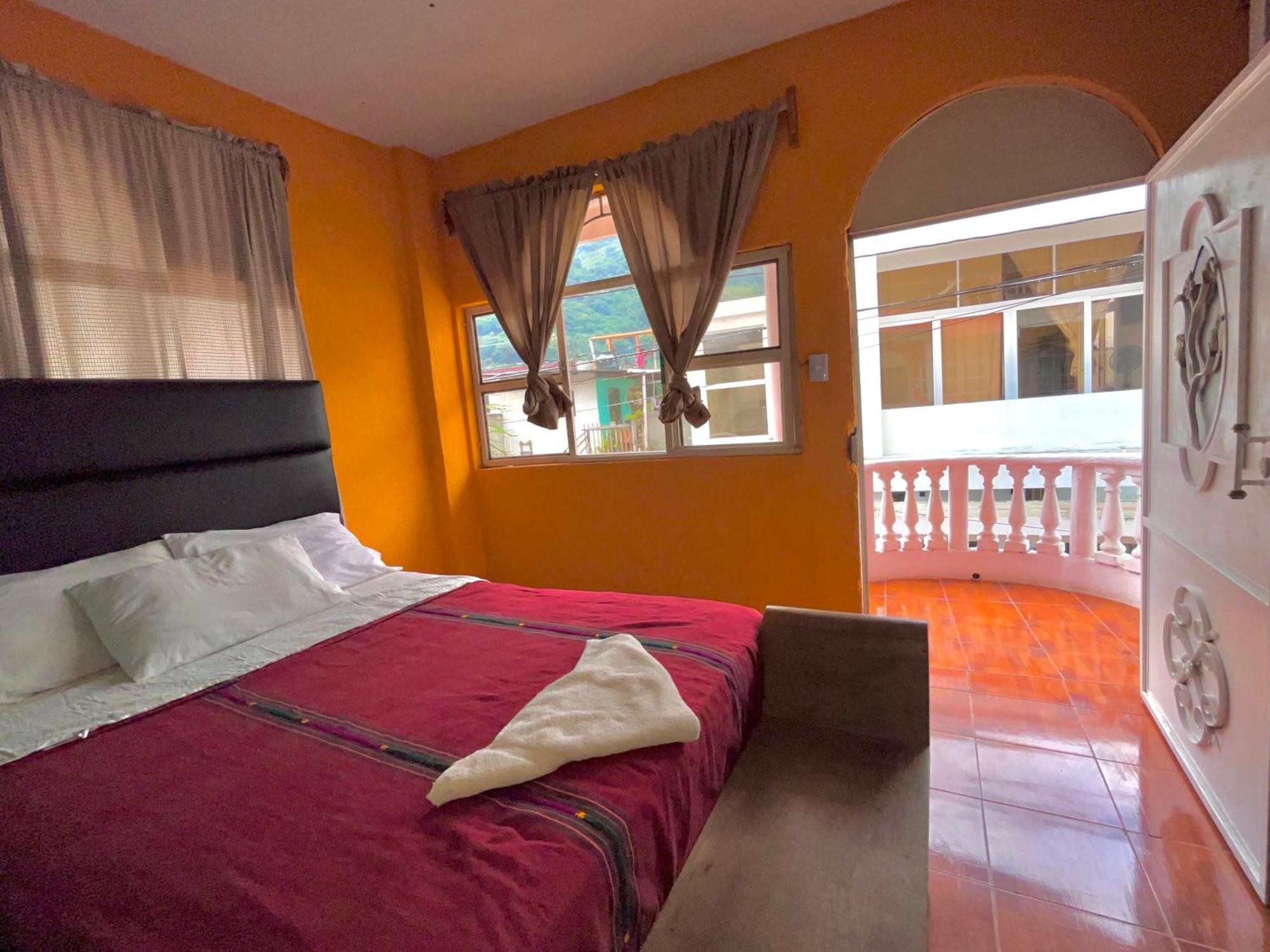 Hotel Posada Gutierrez Panajachel Exterior foto